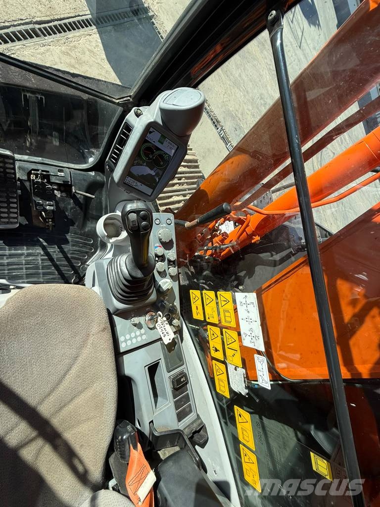 Hitachi ZX 135 US-6 Roomikekskavaatorid