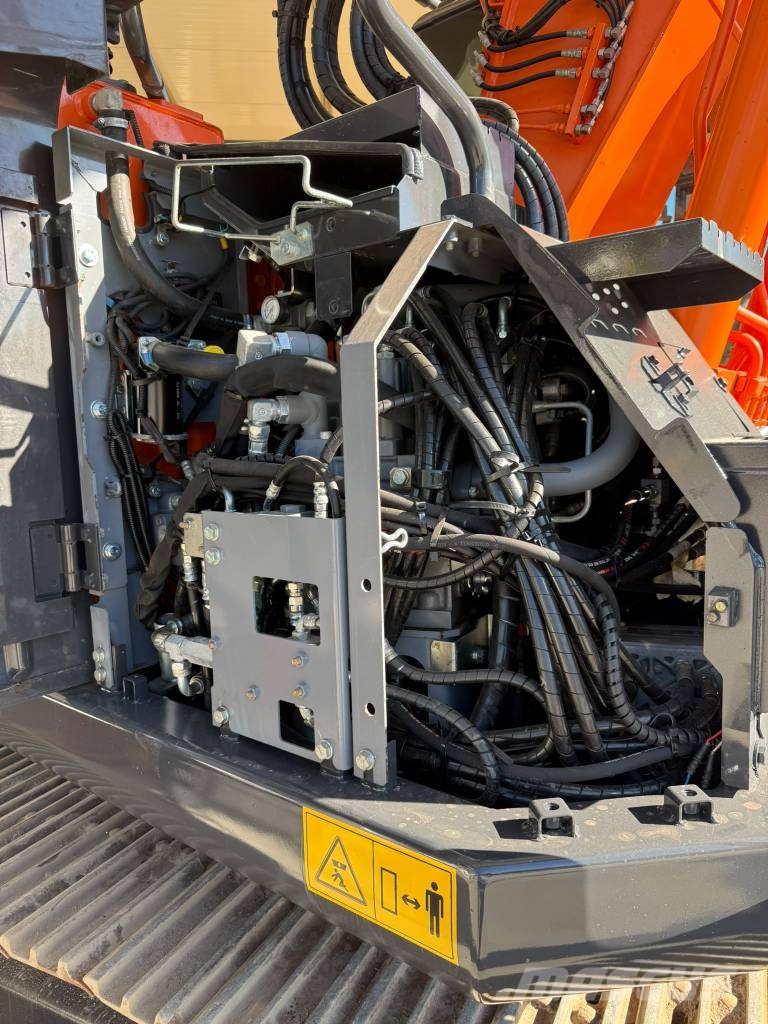 Hitachi ZX 135 US-6 Roomikekskavaatorid