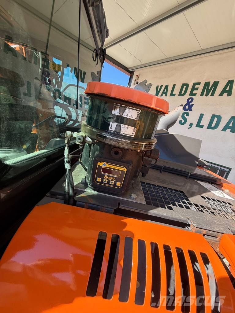 Hitachi ZX 135 US-6 Roomikekskavaatorid
