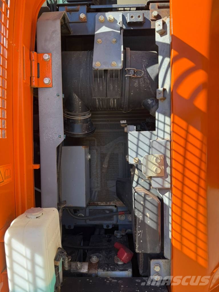 Hitachi ZX 135 US-6 Roomikekskavaatorid