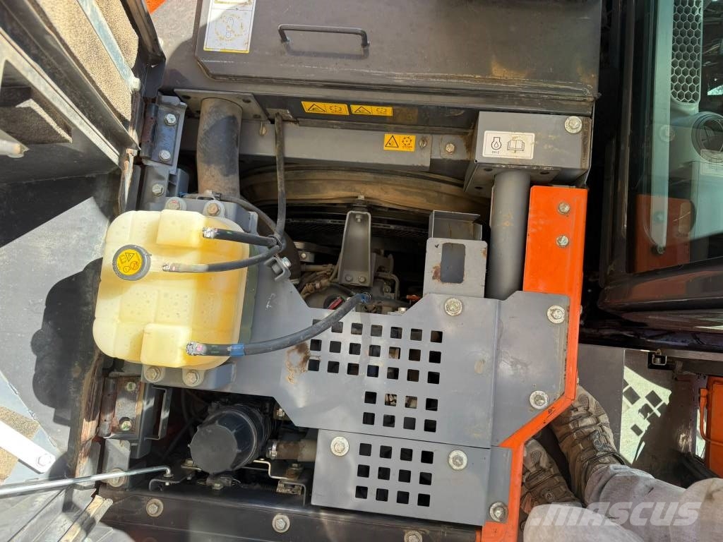 Hitachi ZX 135 US-6 Roomikekskavaatorid