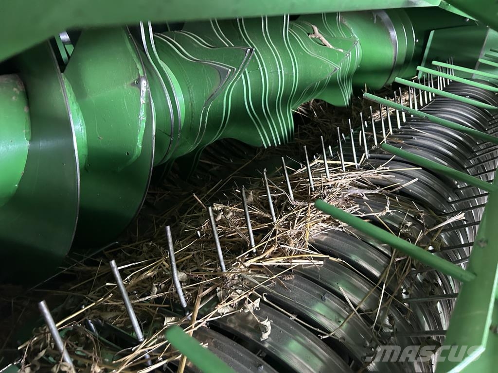 John Deere V 451 M MAXICUT 13 COUTEAUX Round balers