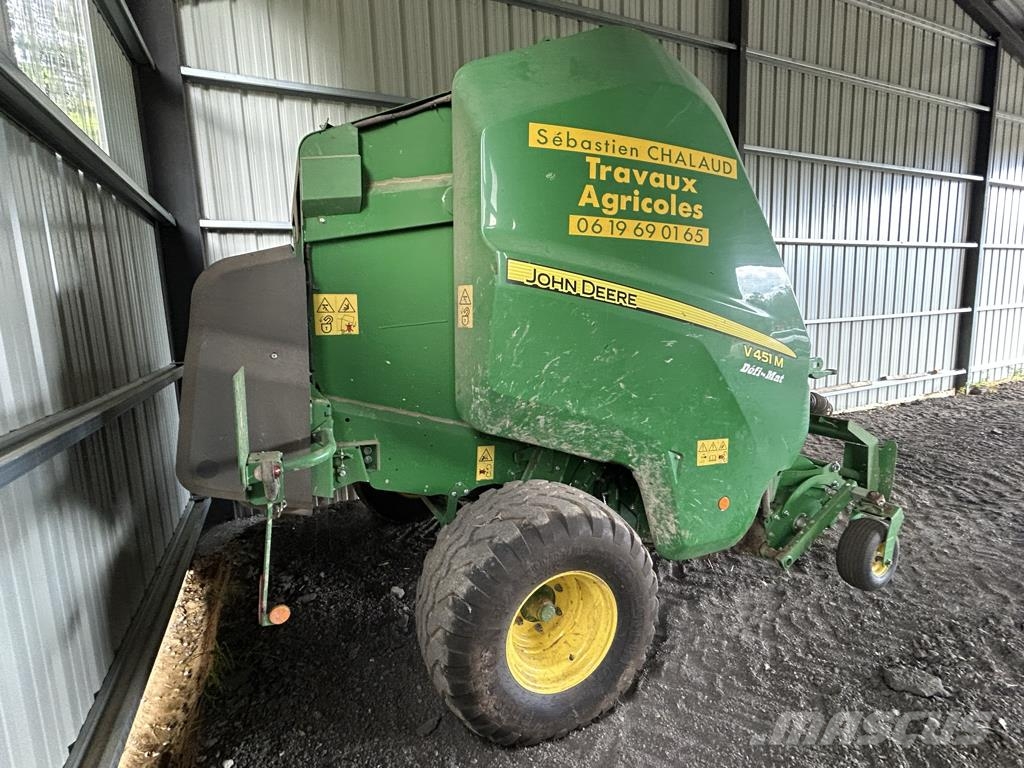 John Deere V 451 M MAXICUT 13 COUTEAUX Round balers
