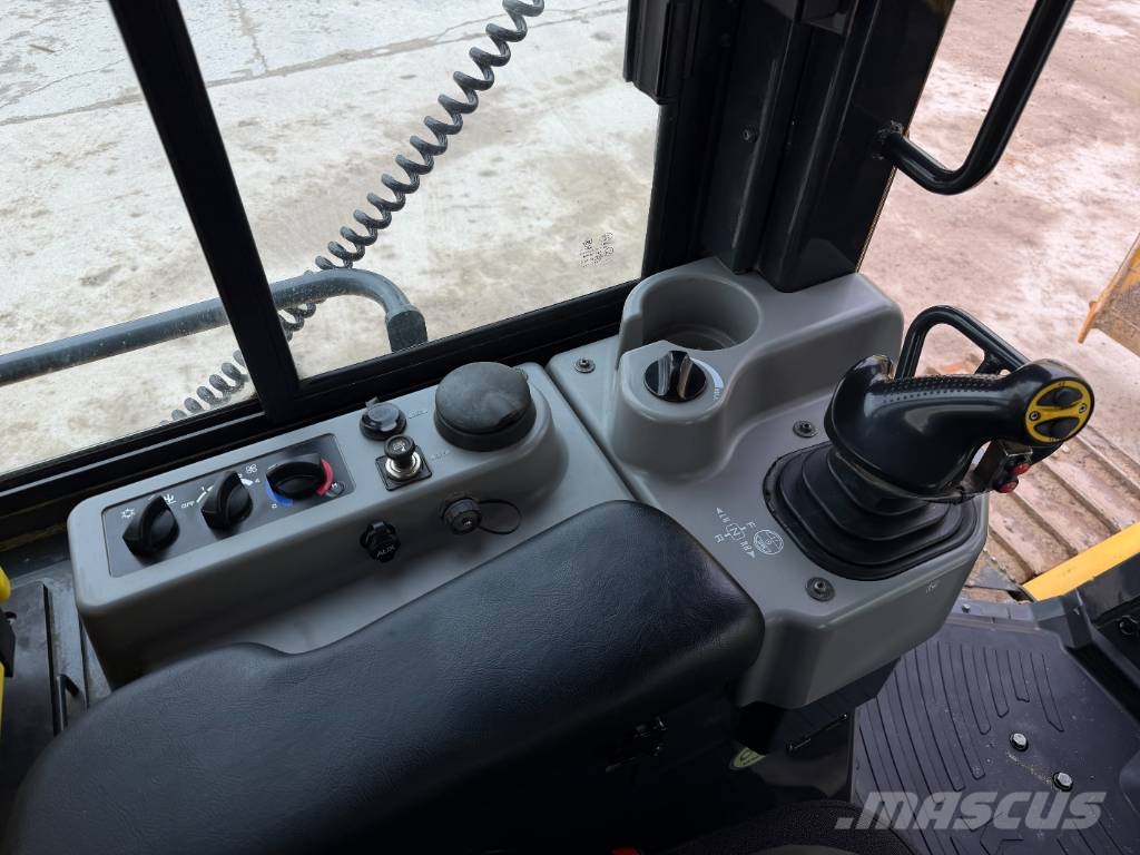 Komatsu D51PX-24E0 Buldooserid