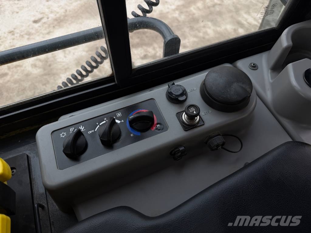 Komatsu D51PX-24E0 Buldooserid