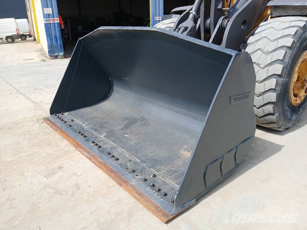 Volvo L110H 輪胎式裝載機