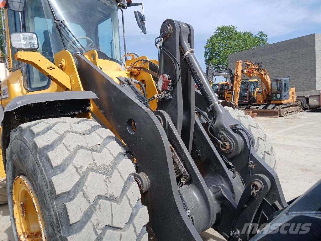 Volvo L110H 輪胎式裝載機