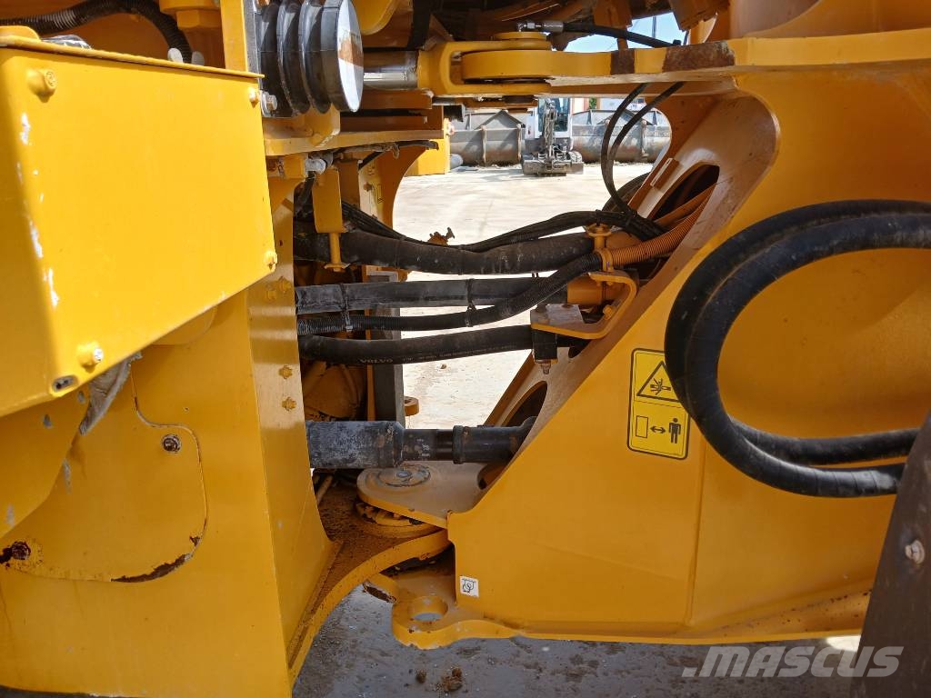 Volvo L110H 輪胎式裝載機