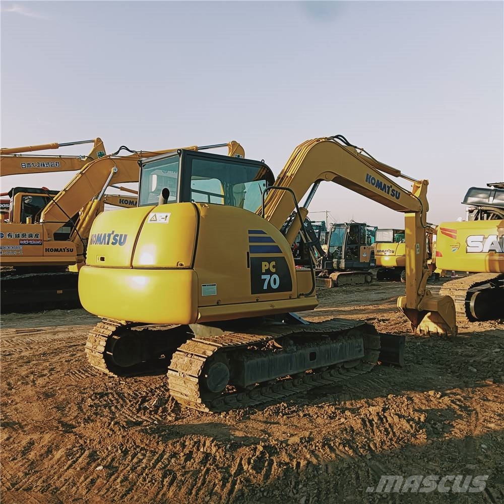 Komatsu PC70-8 中型挖掘机