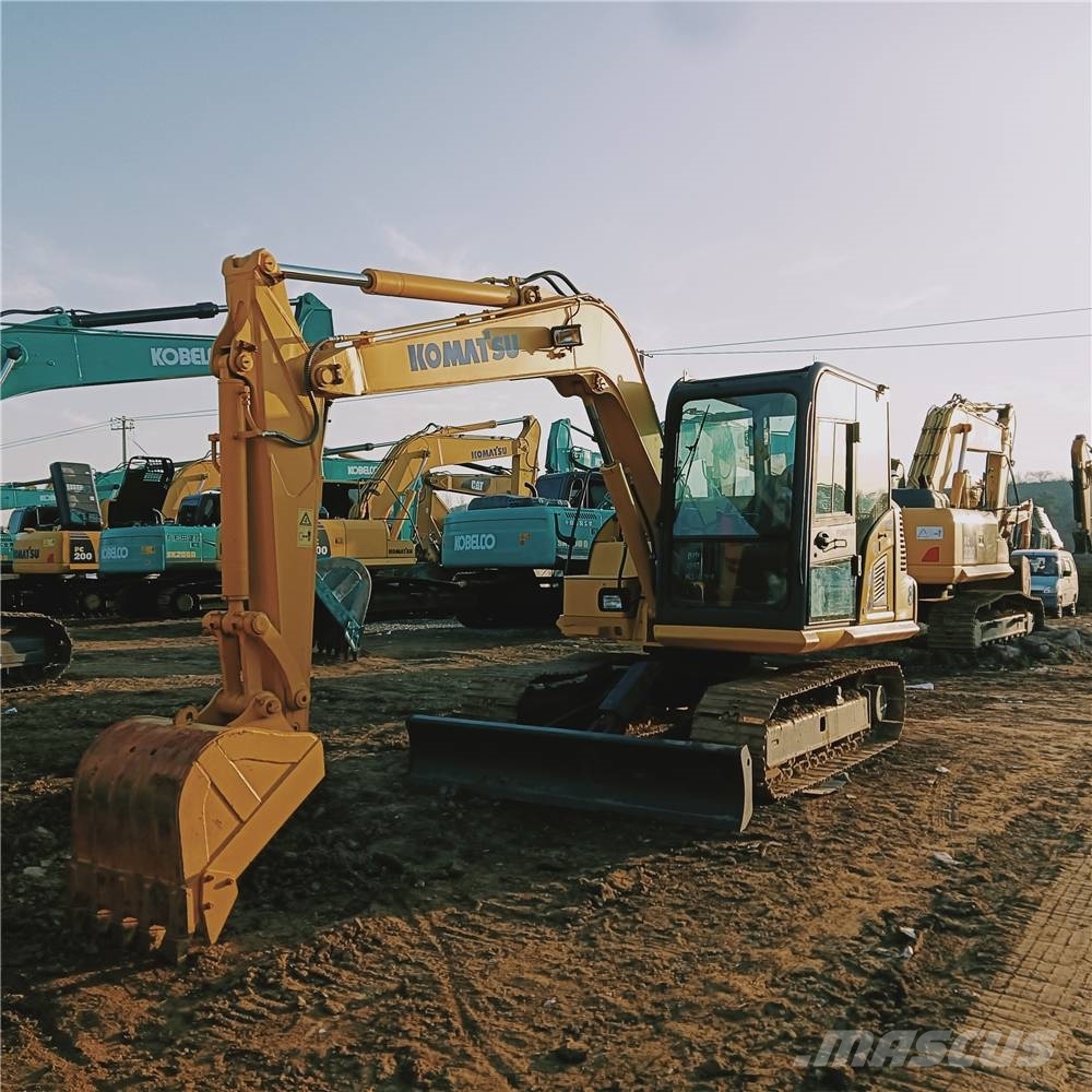 Komatsu PC70-8 中型挖掘机