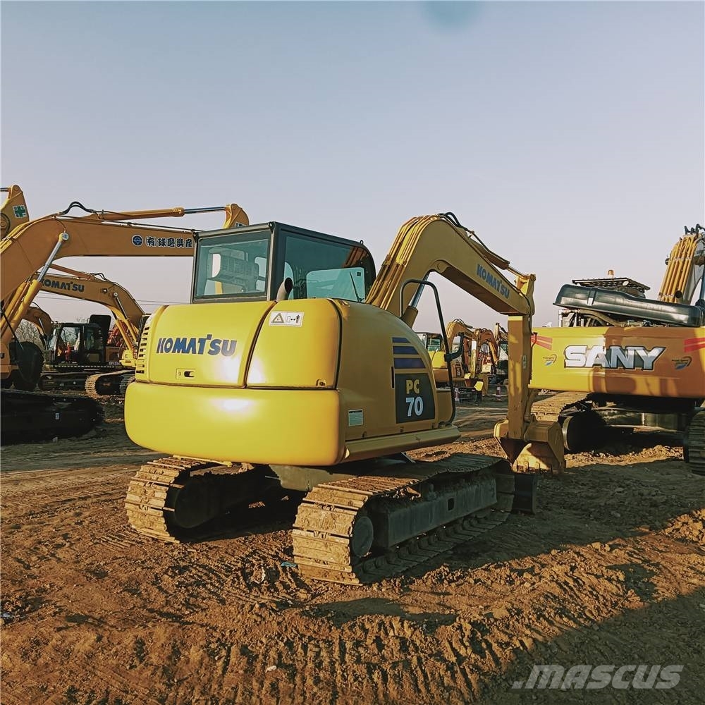 Komatsu PC70-8 中型挖掘机