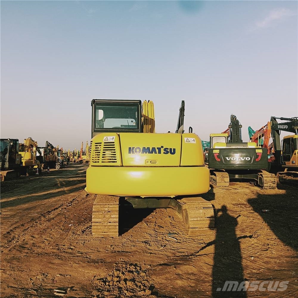 Komatsu PC70-8 中型挖掘机