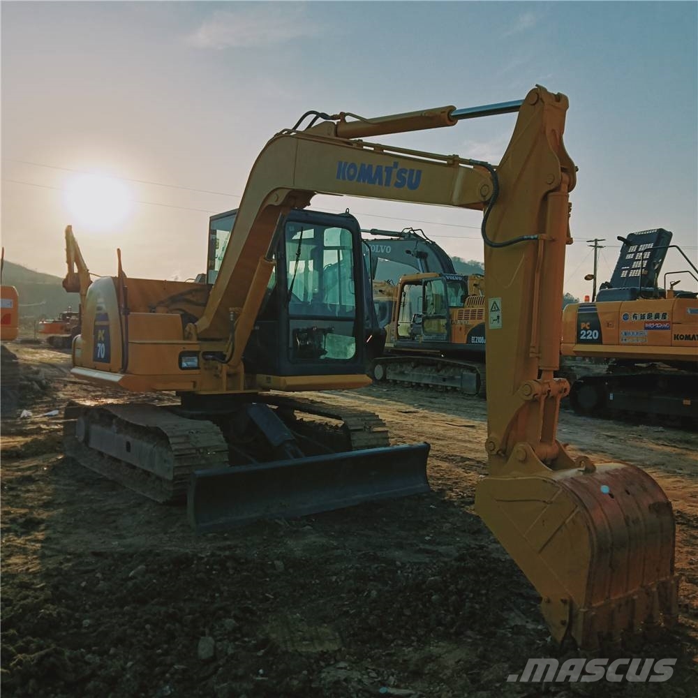 Komatsu PC70-8 中型挖掘机