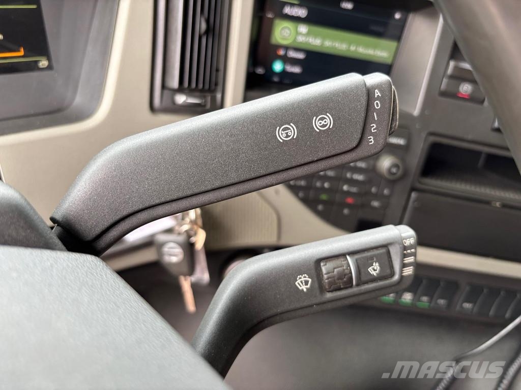 Volvo FM500 6x2*4 + RETARDER + CARRIER SUPRA 1250 + DOUB Temperature controlled trucks