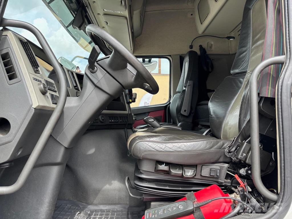 Volvo FM500 6x2*4 + RETARDER + CARRIER SUPRA 1250 + DOUB Temperature controlled trucks