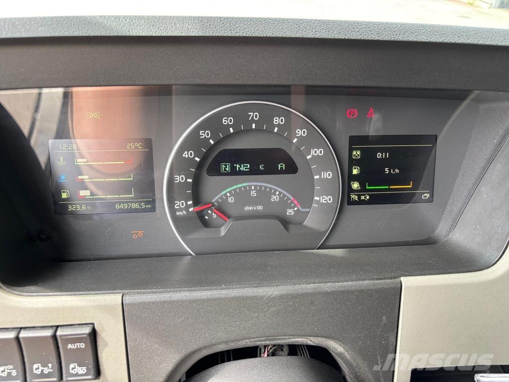 Volvo FM500 6x2*4 + RETARDER + CARRIER SUPRA 1250 + DOUB Temperature controlled trucks