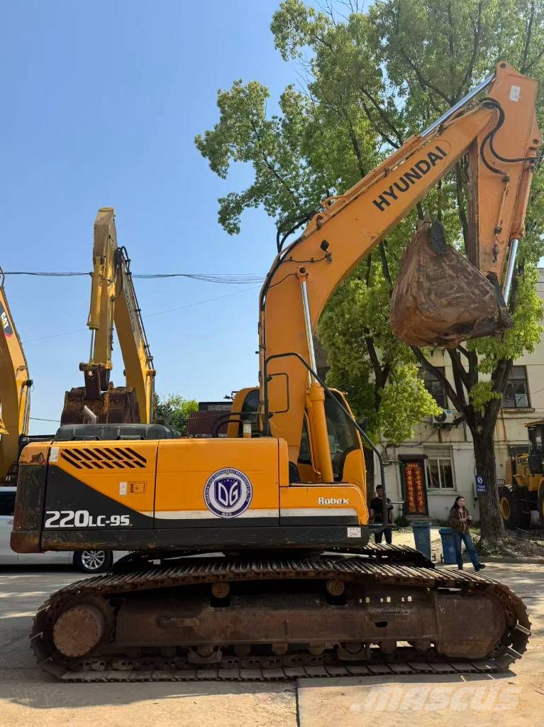 Hyundai 220LC-9S Midi bagri 7t – 12t
