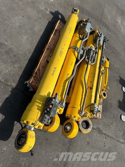 Liebherr R 906 KOMPLET SIŁOWNIKÓW هيدروليات
