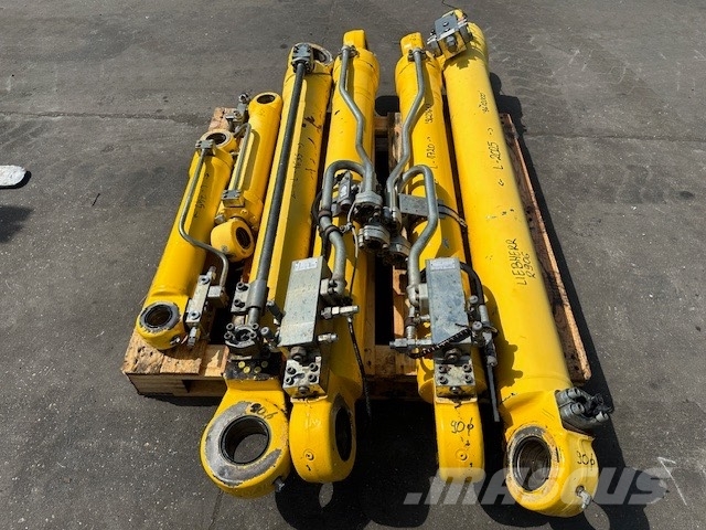Liebherr R 906 KOMPLET SIŁOWNIKÓW هيدروليات