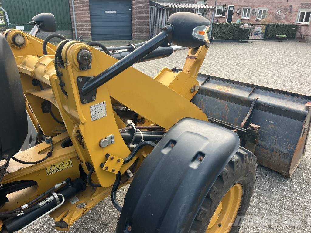 CAT 908 H 2 Kolesni nakladalci