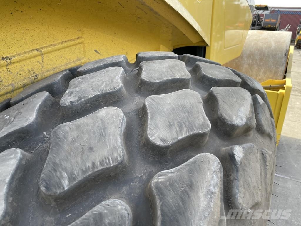Bomag BW 213 D-5 مداحل أحادية الأسطوانة