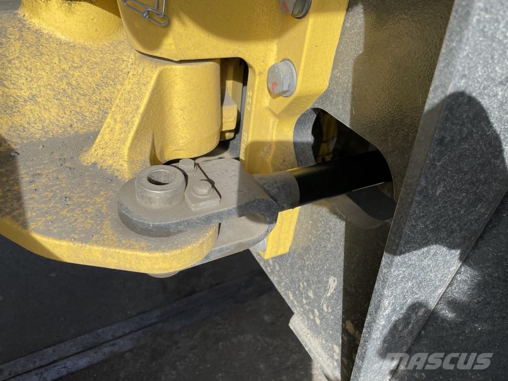 Bomag BW 213 D-5 مداحل أحادية الأسطوانة