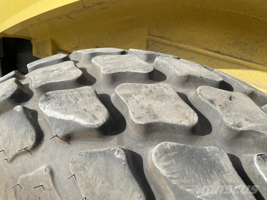 Bomag BW 213 D-5 مداحل أحادية الأسطوانة