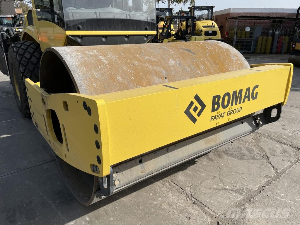 Bomag BW 213 D-5 مداحل أحادية الأسطوانة