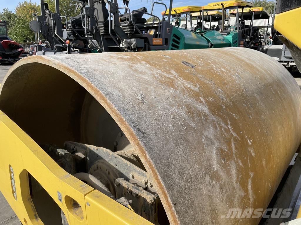 Bomag BW 213 D-5 مداحل أحادية الأسطوانة