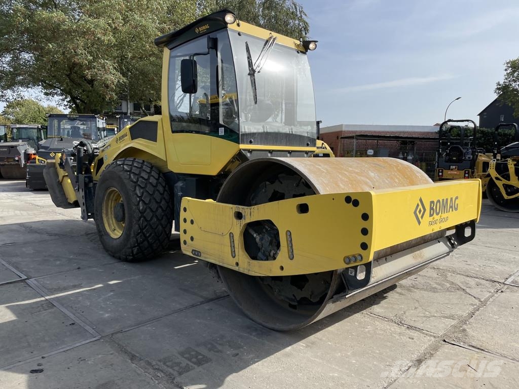 Bomag BW 213 D-5 مداحل أحادية الأسطوانة