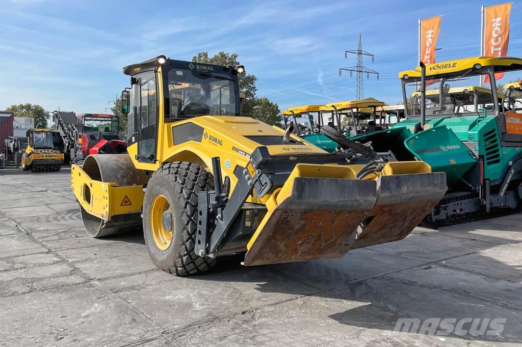 Bomag BW 213 D-5 مداحل أحادية الأسطوانة