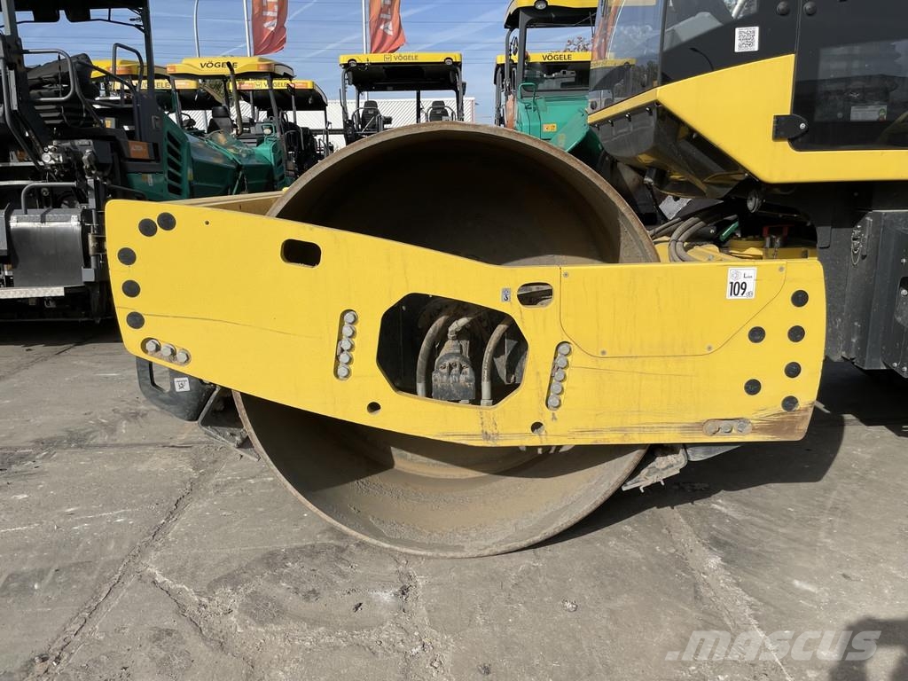 Bomag BW 213 D-5 مداحل أحادية الأسطوانة