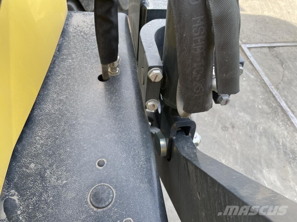 Bomag BW 213 D-5 مداحل أحادية الأسطوانة