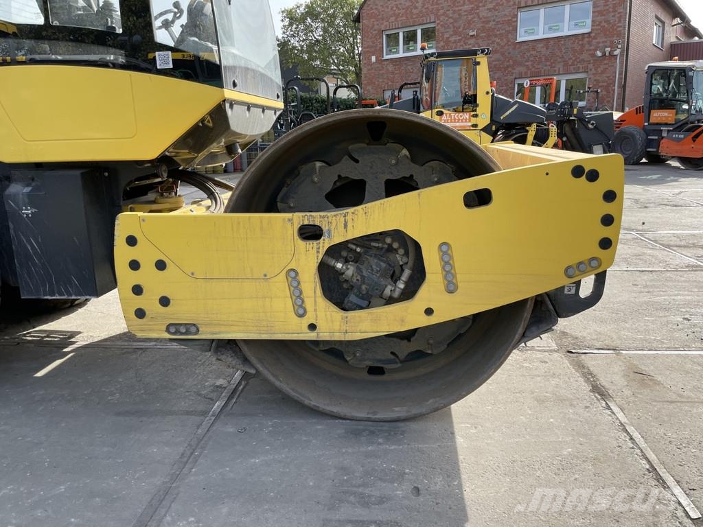 Bomag BW 213 D-5 مداحل أحادية الأسطوانة