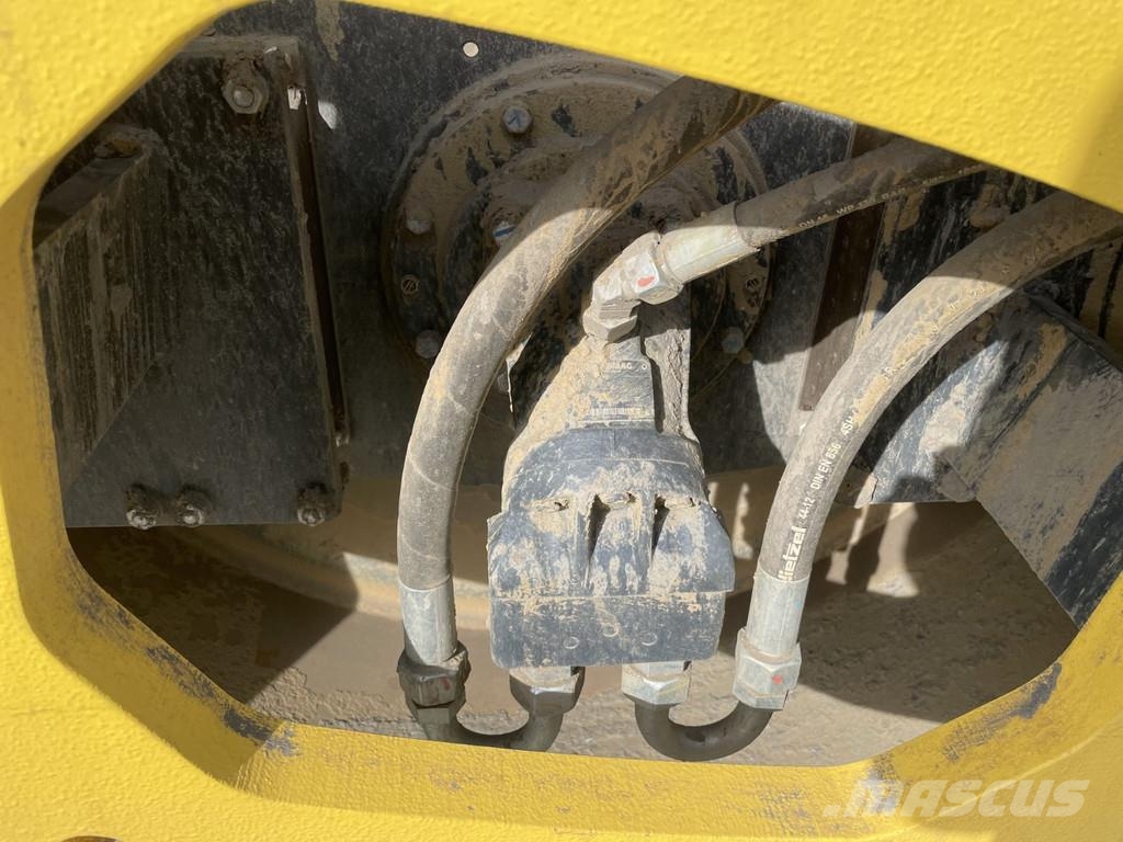 Bomag BW 213 D-5 مداحل أحادية الأسطوانة