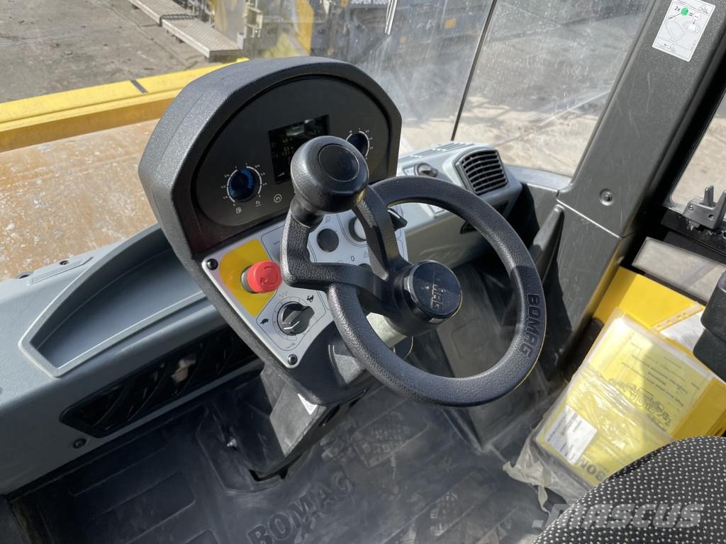 Bomag BW 213 D-5 مداحل أحادية الأسطوانة
