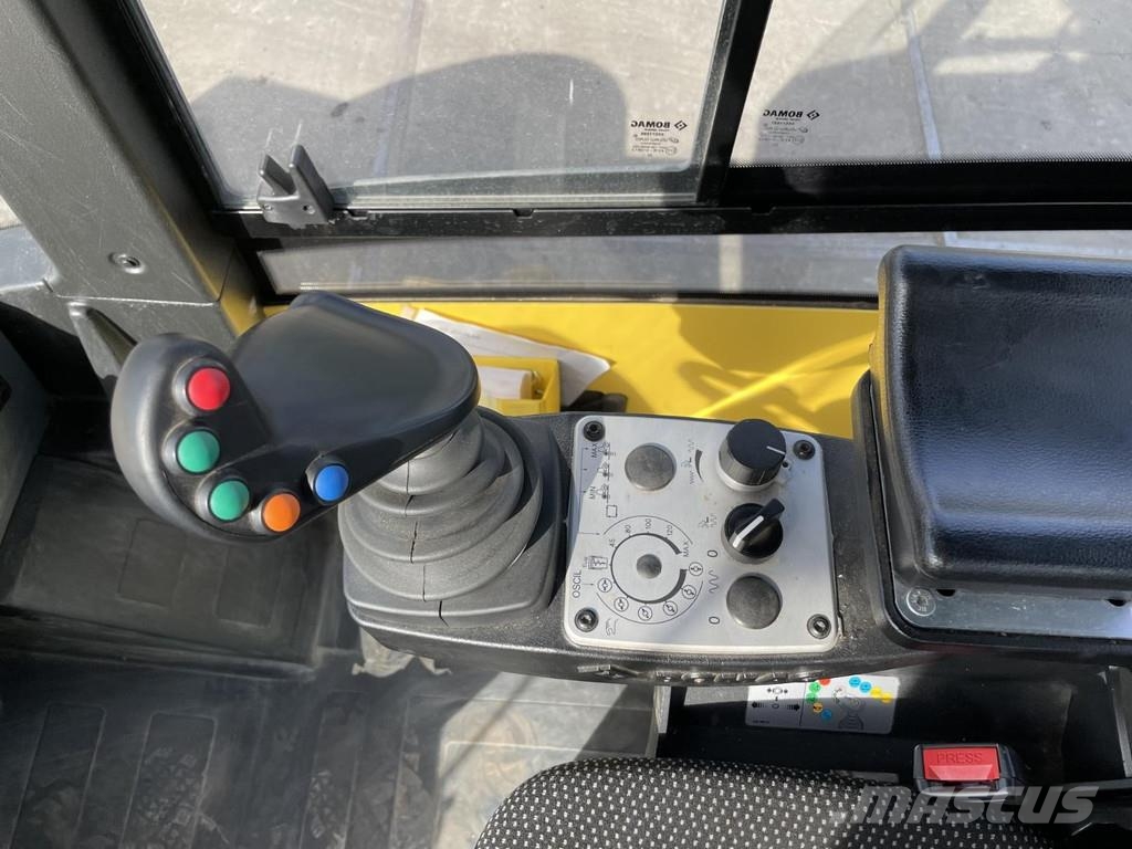 Bomag BW 213 D-5 مداحل أحادية الأسطوانة