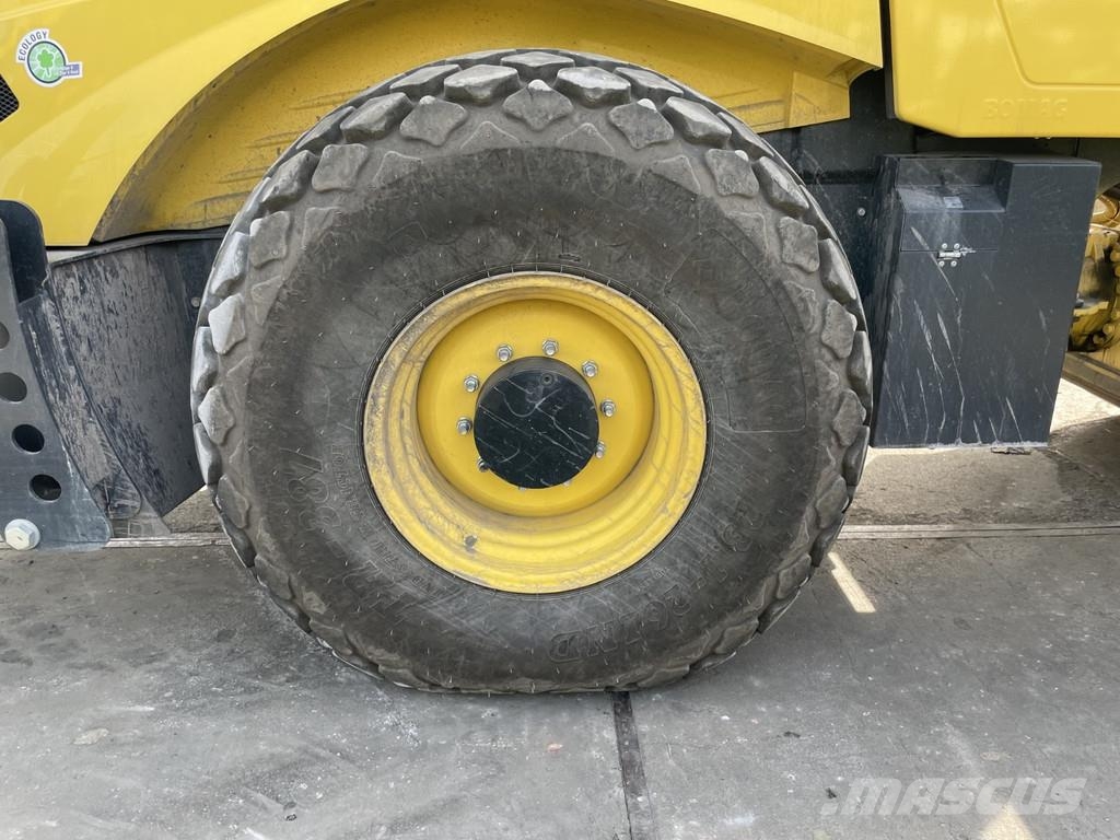 Bomag BW 213 D-5 مداحل أحادية الأسطوانة