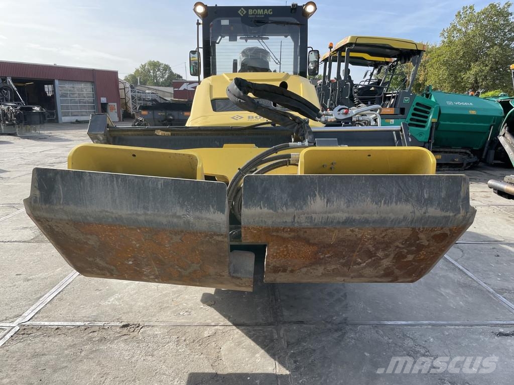 Bomag BW 213 D-5 مداحل أحادية الأسطوانة