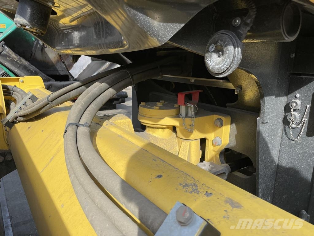Bomag BW 213 D-5 مداحل أحادية الأسطوانة