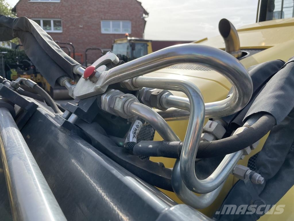 Bomag BW 213 D-5 مداحل أحادية الأسطوانة