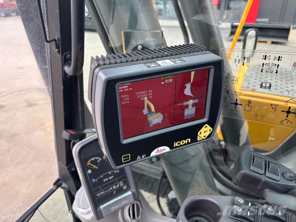 Volvo EC 300 D / Uusi alakerta, 3D, Pyörittäjä, Kauha Gravemaskiner på larvebånd
