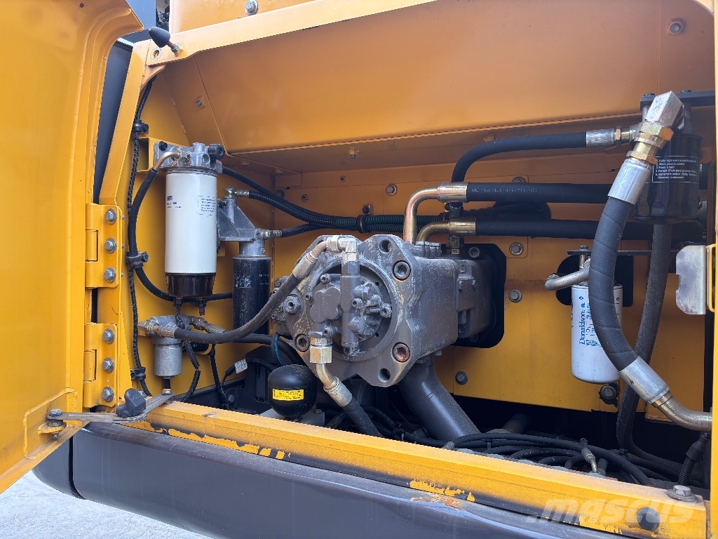 Volvo EC 300 D / Uusi alakerta, 3D, Pyörittäjä, Kauha Gravemaskiner på larvebånd