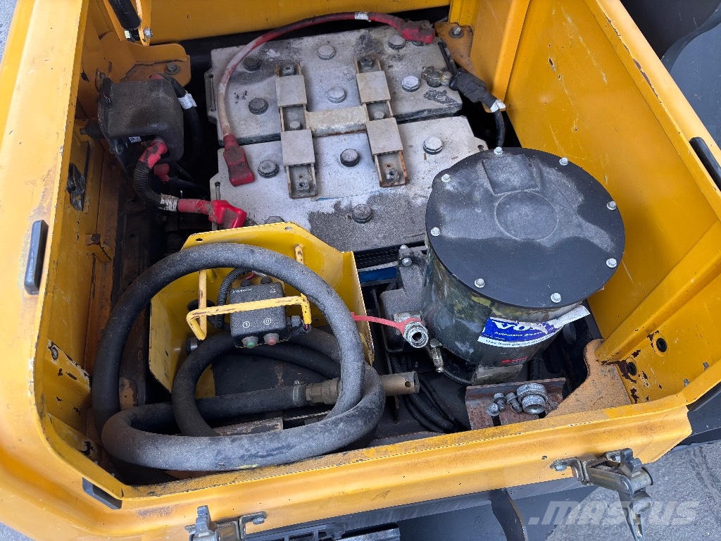 Volvo EC 300 D / Uusi alakerta, 3D, Pyörittäjä, Kauha Gravemaskiner på larvebånd