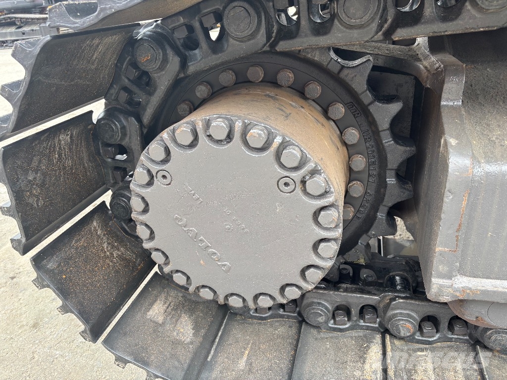 Volvo EC 300 D / Uusi alakerta, 3D, Pyörittäjä, Kauha Gravemaskiner på larvebånd