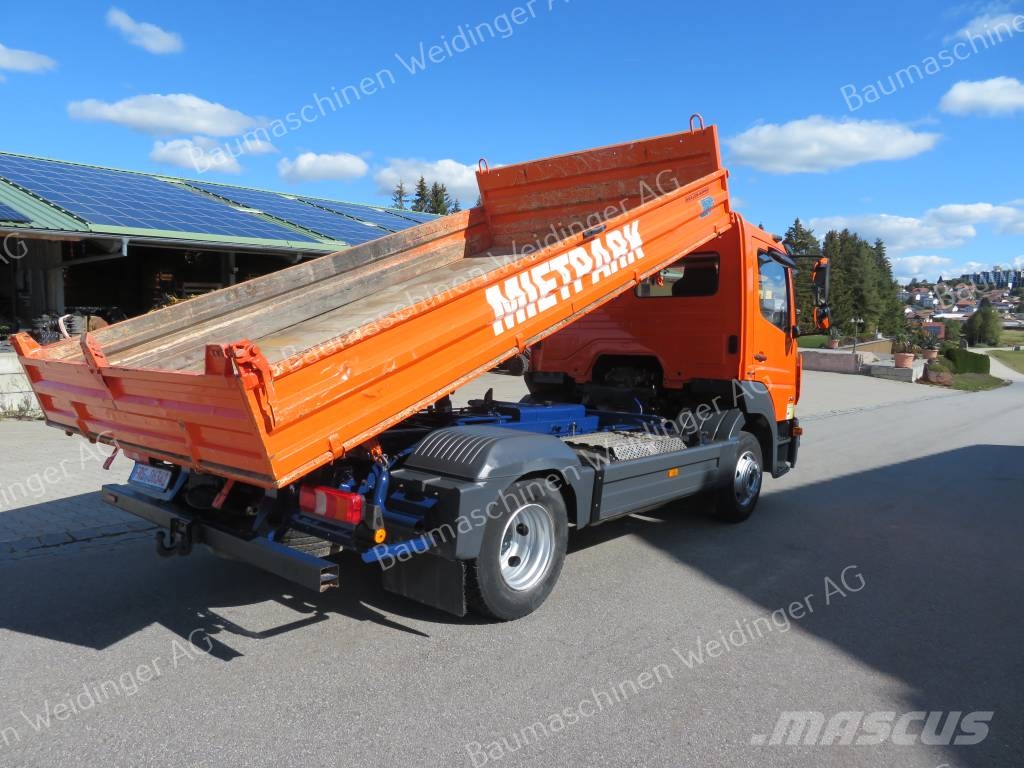 Mercedes-Benz 818 Pritschenwagen/Pritschenwagen mit Seitenklappe