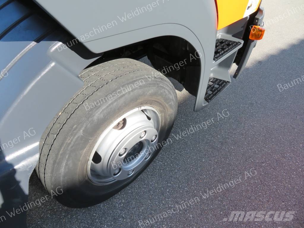 Mercedes-Benz 818 Pritschenwagen/Pritschenwagen mit Seitenklappe