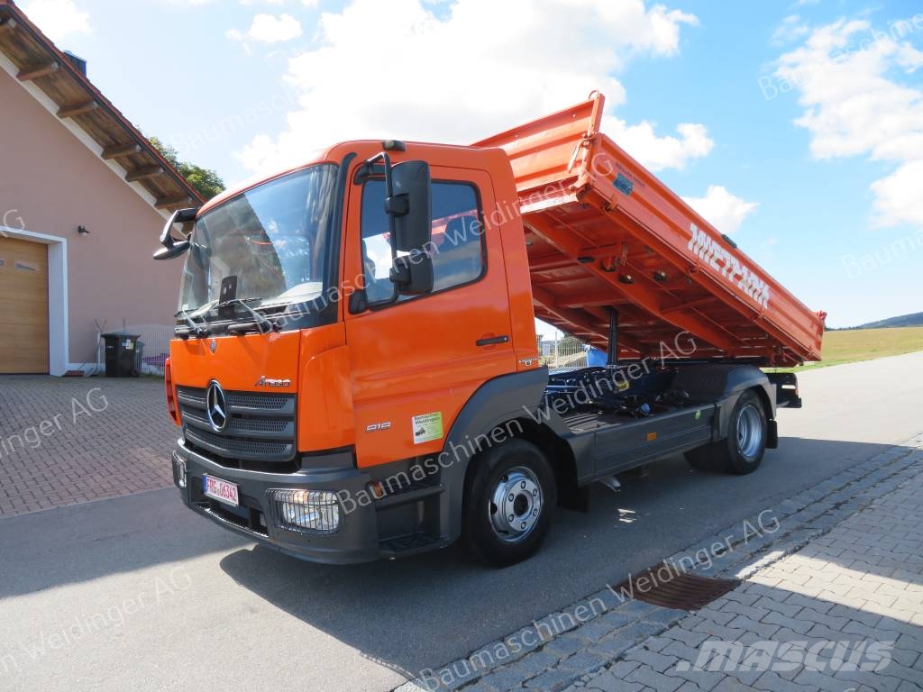 Mercedes-Benz 818 Pritschenwagen/Pritschenwagen mit Seitenklappe