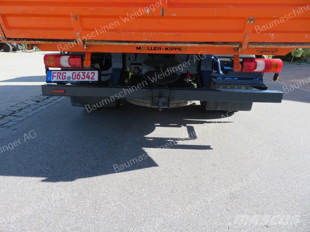 Mercedes-Benz 818 Pritschenwagen/Pritschenwagen mit Seitenklappe