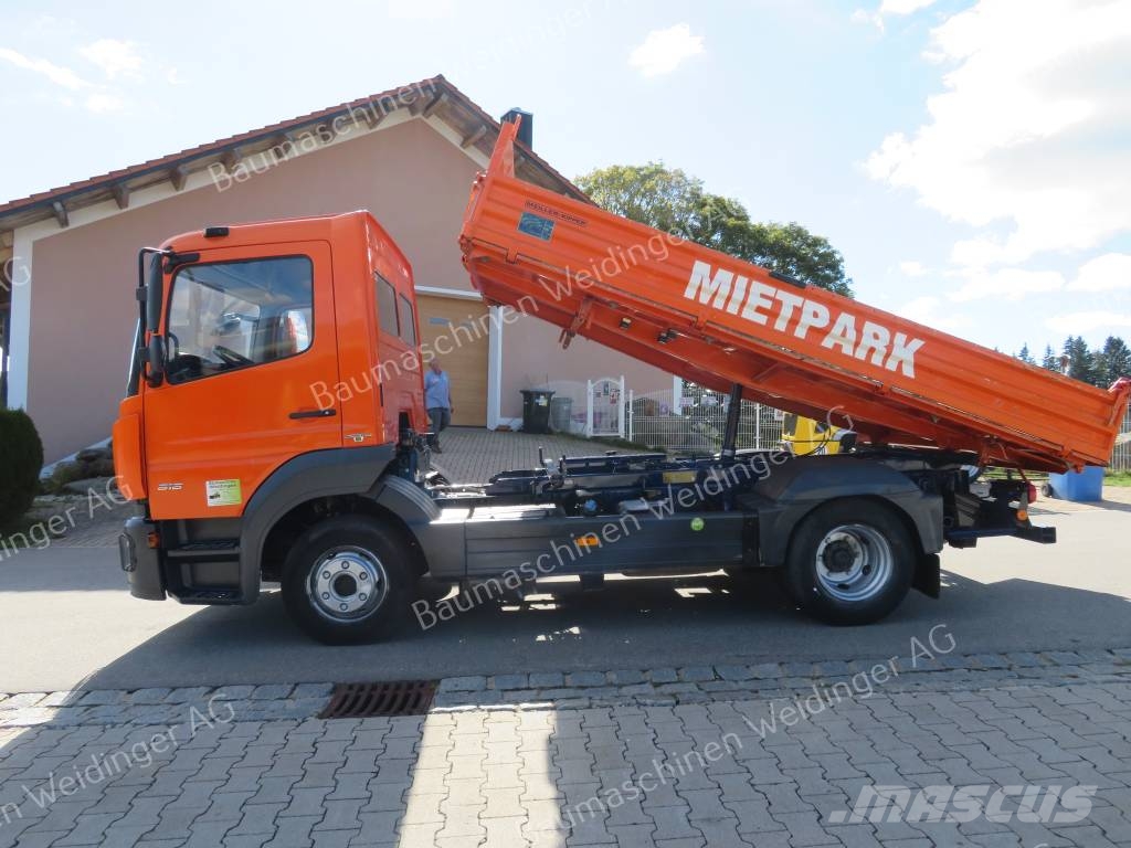 Mercedes-Benz 818 Pritschenwagen/Pritschenwagen mit Seitenklappe